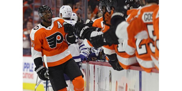 Wayne Simmonds revient aux Flyers de Philadelphie pour annoncer la cérémonie de retraite Wayne Simmonds revient aux Flyers de Philadelphie pour annoncer la cérémonie de retraite